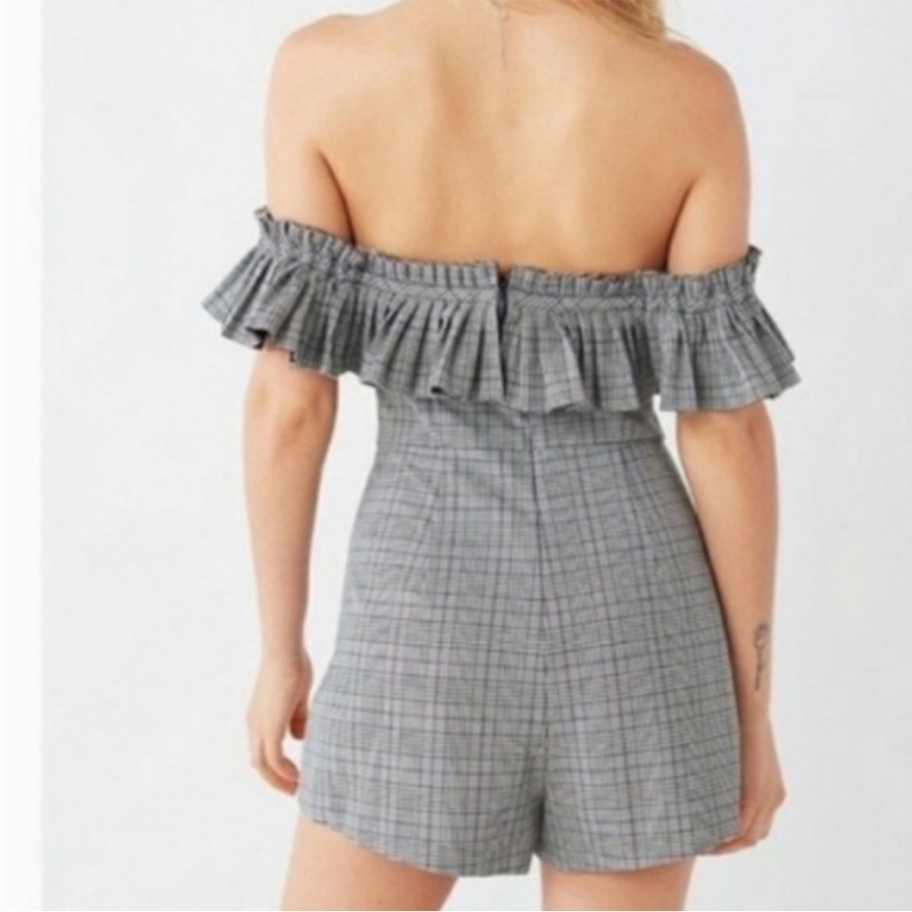 Urban Outfitters black white plaid off shoulder pleated ruffle romper 6 - Picture 2 of 13